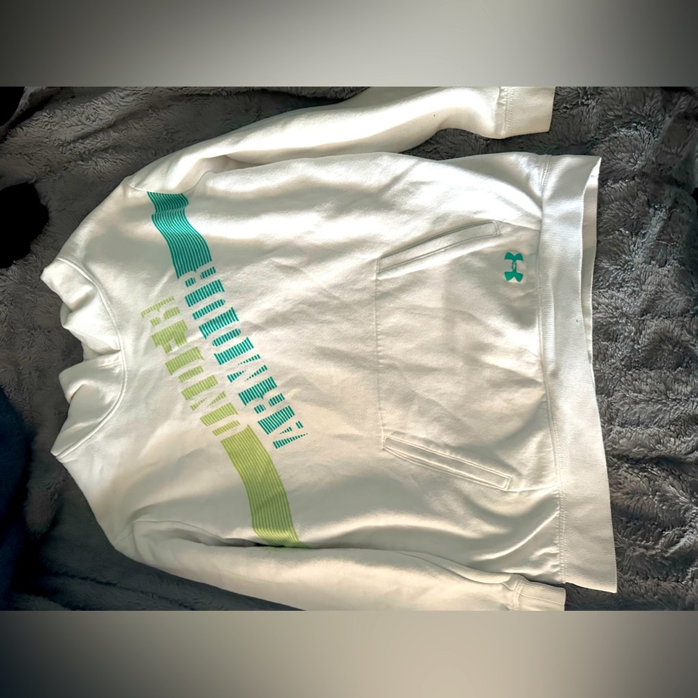 Under Amour Youth Large White Sweatshirt.